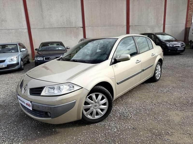 Usado Renault Mégane III Dynamique 86 CV (63 kW) 2008 Beige Berlina