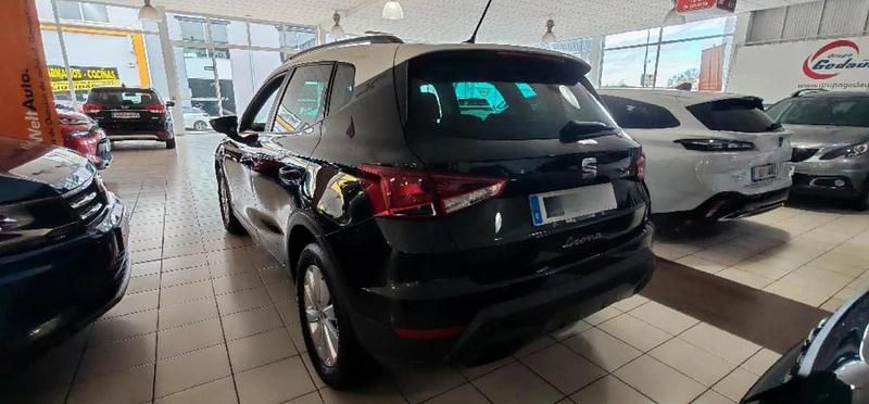 Usado Seat Arona Style 116 CV (85 kW) 2025 Negro midnight + techo blanco SUV