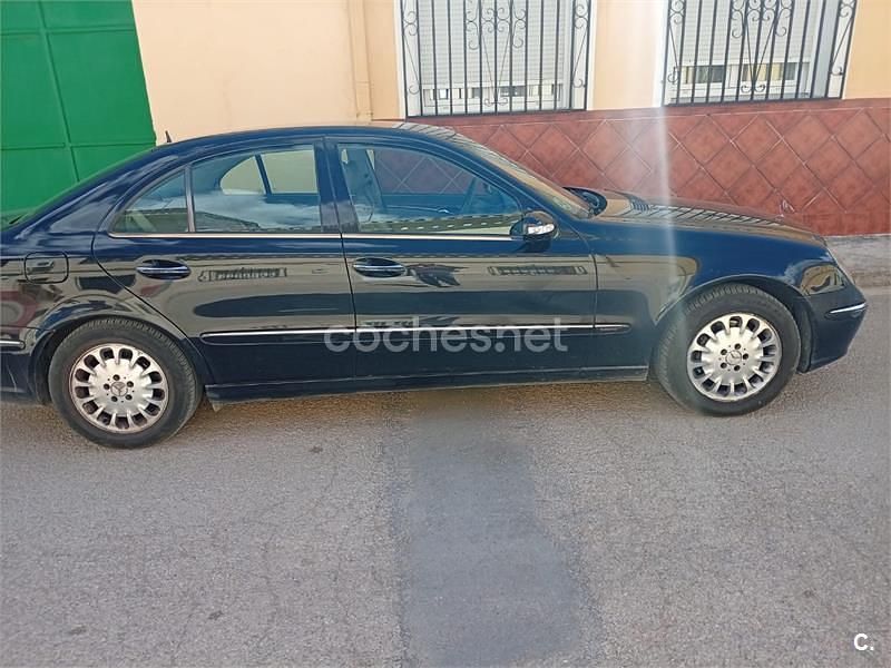 Usado Mercedes E320 Elegance 204 CV (150 kW) 2006 Negro Berlina