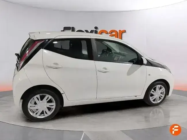 Occasion Toyota Aygo X-play 69 PK (50 kW) 2017 Wit Hatchback