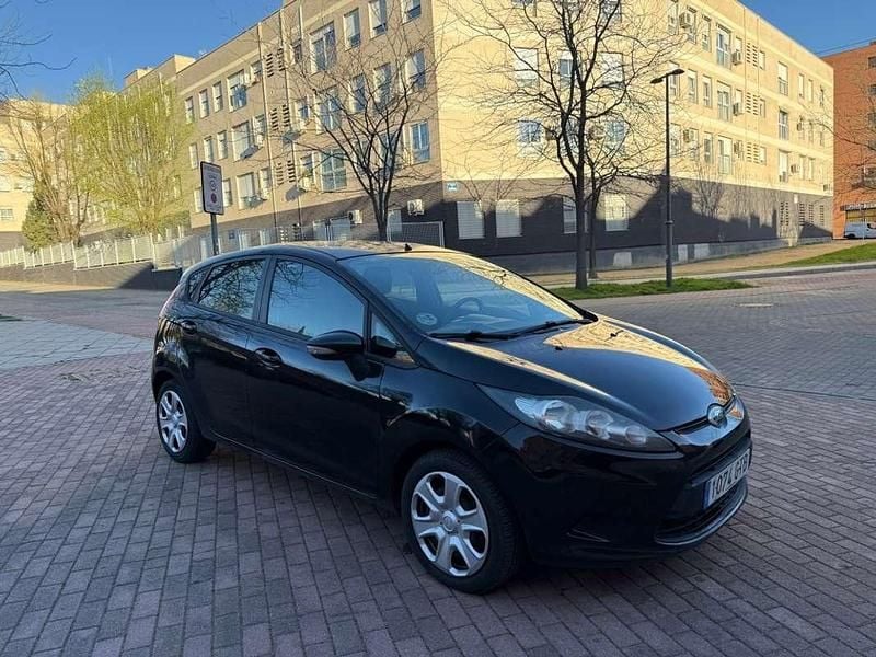 Usado Ford Fiesta Trend 69 CV (50 kW) 2010 Negro Utilitario