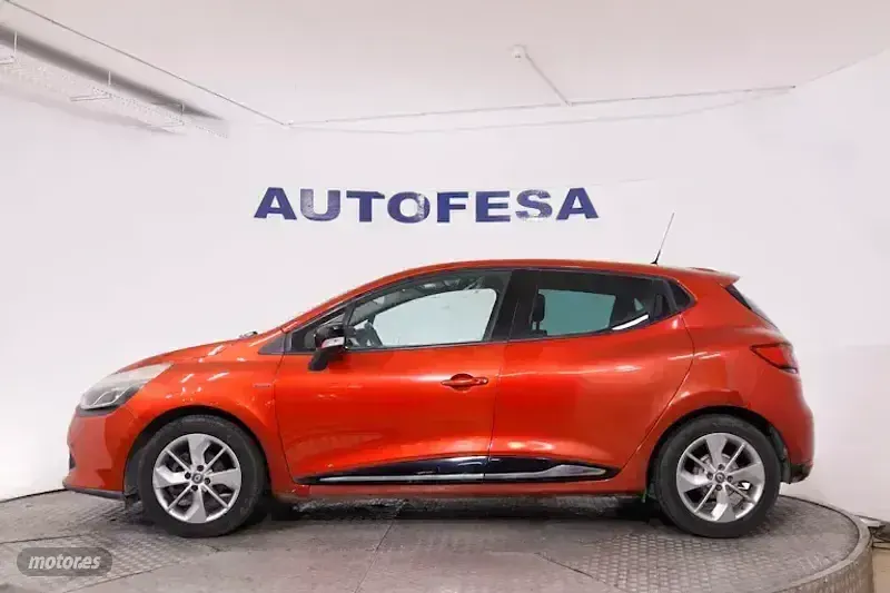 Usado Renault Clio LIMITED 90 CV (66 kW) 2016 Granate
