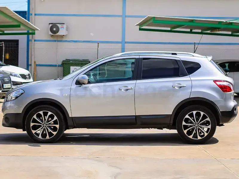 Usado Nissan Qashqai Acenta 131 CV (96 kW) 2012 Gris / plata SUV