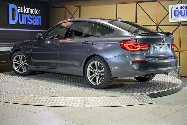 Käytetty BMW 320 Comfort Edition 190 HP (139 kW) 2020 Harmaa Farmari