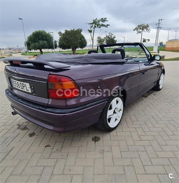 Usado Opel Astra Cabriolet 115 CV (84 kW) 1995 Violeta / lila Descapotable