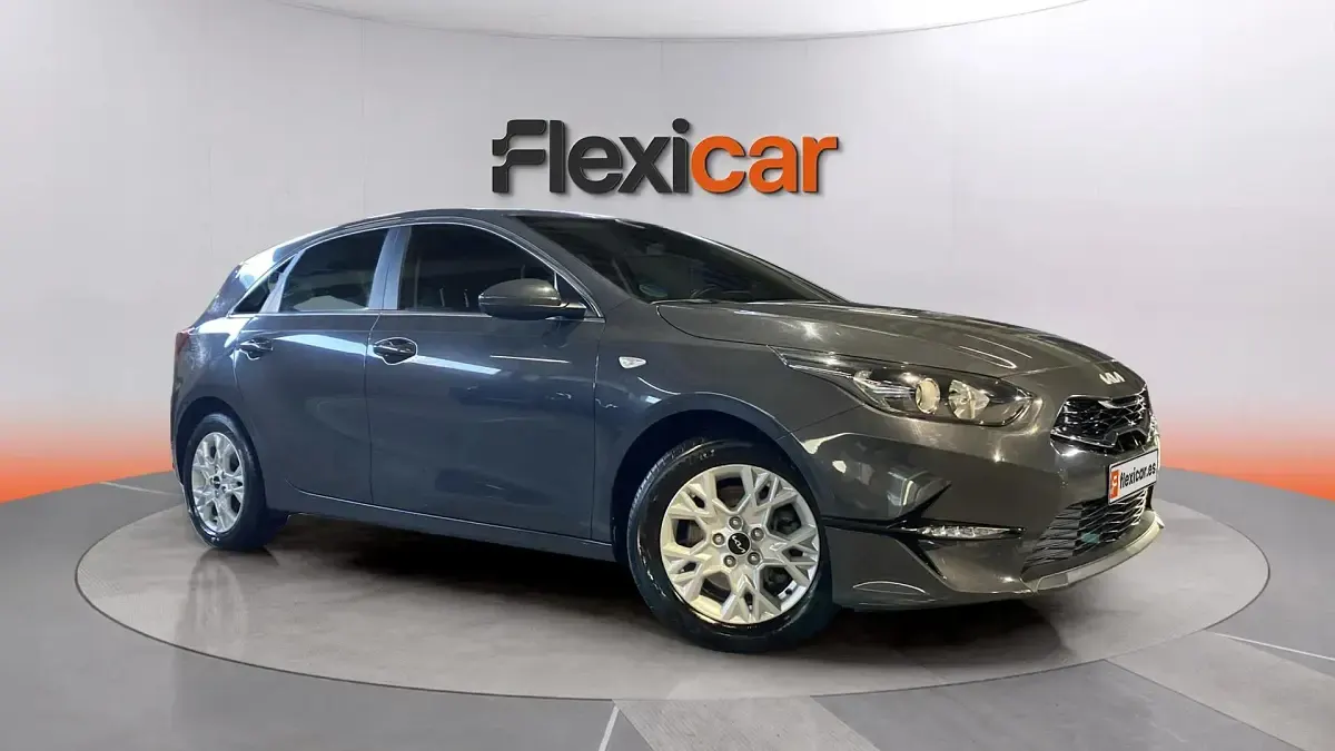 Usado Kia Ceed 136 CV (100 kW) 2023 Gris Utilitario