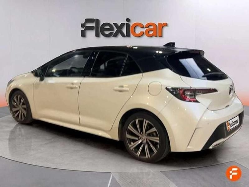 Używany Toyota Corolla Active 180 KM (132 kW) 2021 Biały Hatchback