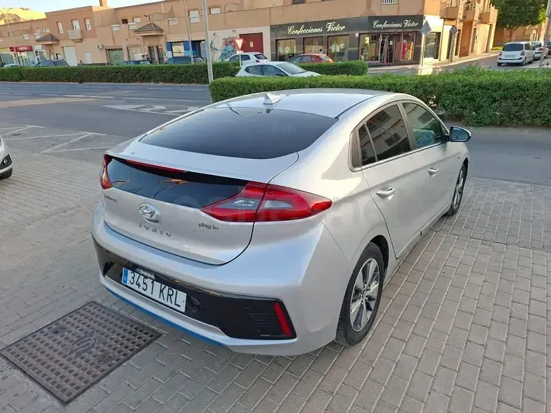 Usado Hyundai Ioniq Style 141 CV (103 kW) 2018 Gris / plata Utilitario