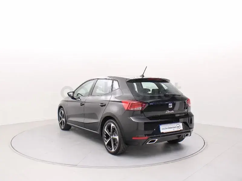 Usado Seat Ibiza FR 115 CV (84 kW) 2025 Negro Utilitario
