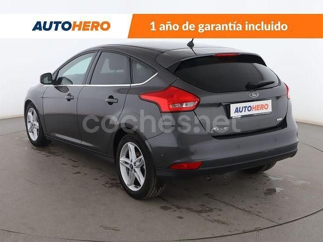 Usado Ford Focus Titanium 125 CV (91 kW) 2018 Gris / plata Berlina