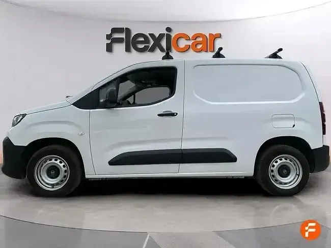 Usado Citroën Berlingo Feel 102 CV (75 kW) 2024 Blanco Monovolumen