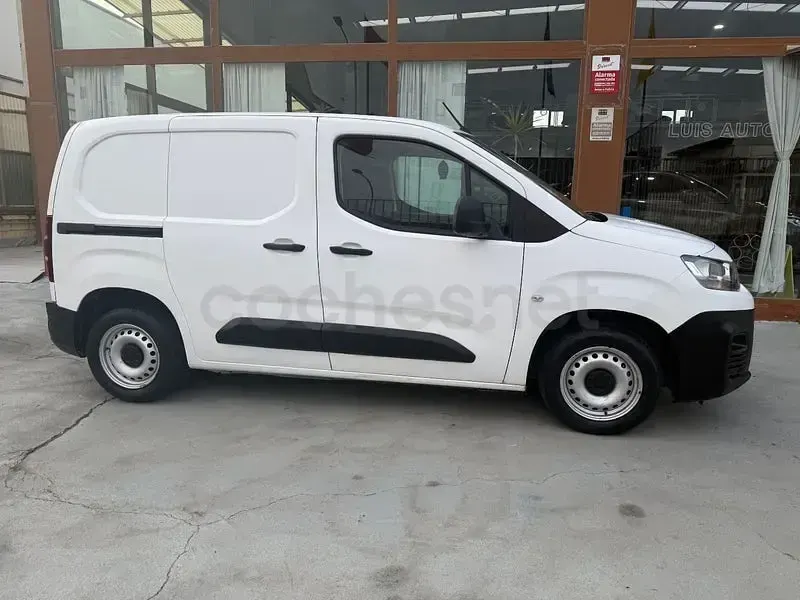 Usado Citroën Berlingo Live 102 CV (75 kW) 2020 Blanco Monovolumen
