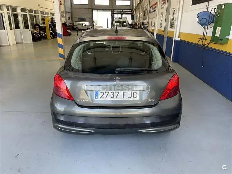 Usado Peugeot 207 70 CV (51 kW) 2006 Negro Berlina
