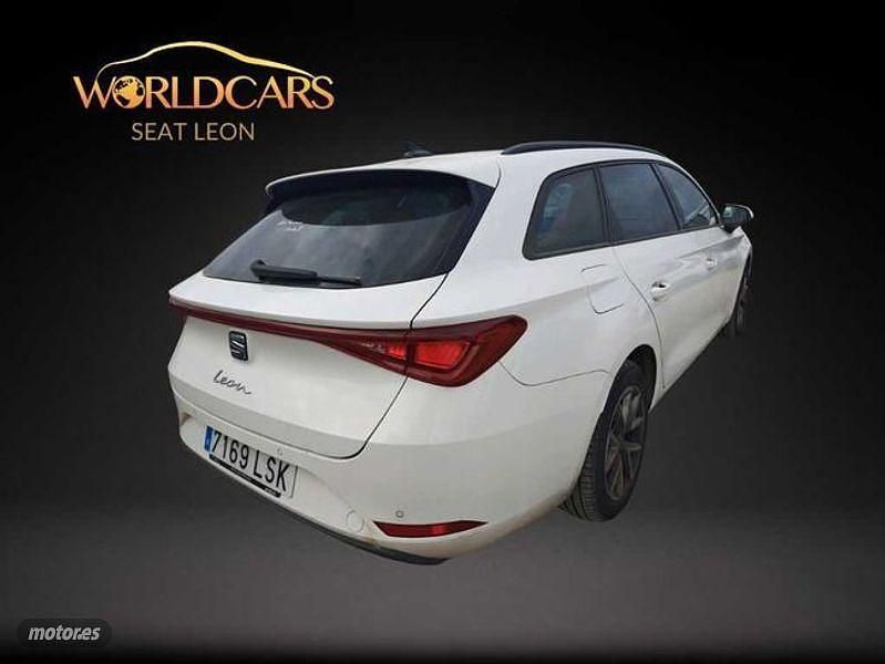 Usado Seat Leon Style 115 CV (84 kW) 2021 Blanco Familiar