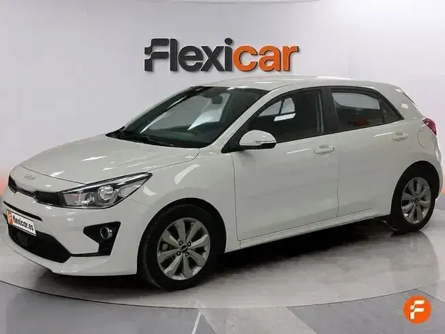 Usado Kia Rio 100 CV (73 kW) 2023 Blanco