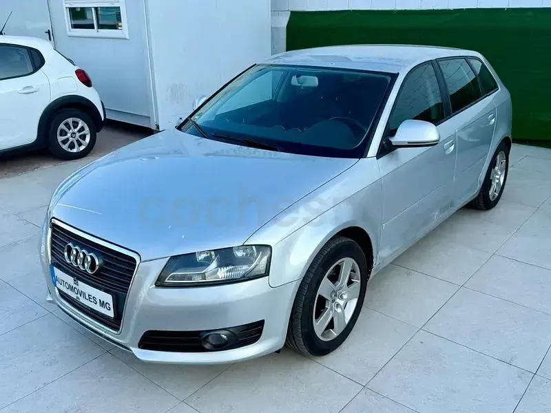 Usado Audi A3 Sportback Attraction 125 CV (91 kW) 2009 Gris / plata Utilitario