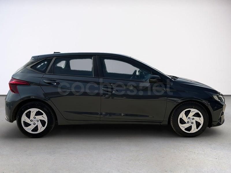 Usado Hyundai i20 101 CV (74 kW) 2022 Gris / plata Utilitario
