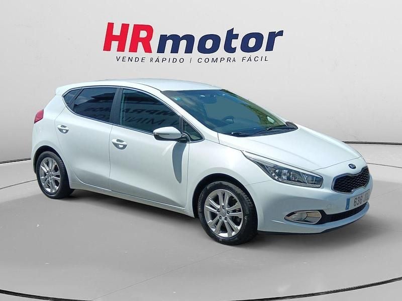 Blanco Usado 2015 Kia Ceed | 9990 € (Precio justo) - Imagen 1/4