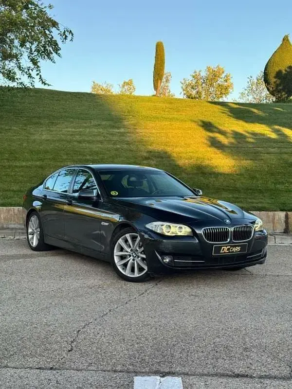 Usado BMW 530 M Sport 245 CV (180 kW) 2010 Negro Berlina