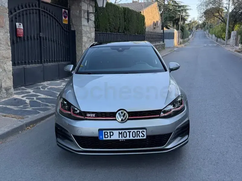 Usado VW Golf VIII GTI 245 CV (180 kW) 2020 Gris / plata Berlina