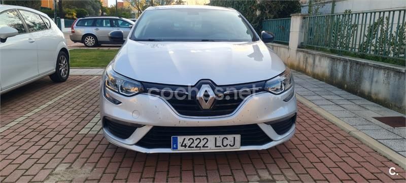 Gris / plata Usado 2019 Renault Mégane IV LIMITED Berlina | 10.450 € (Buen precio) - Imagen 1/4