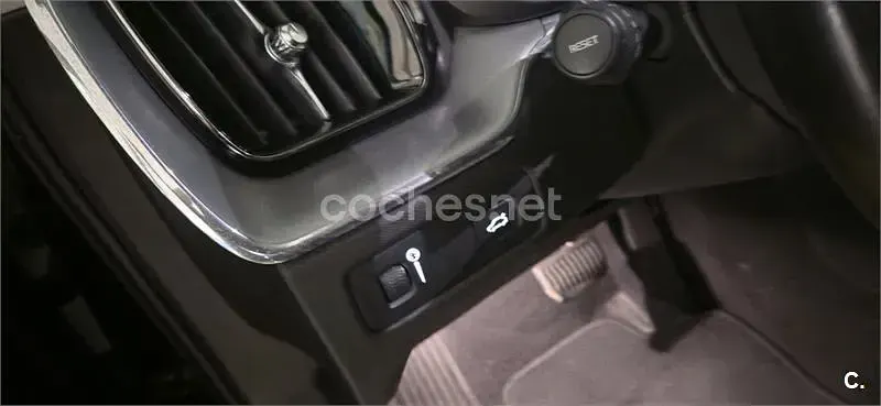 Usado Volvo XC60 R-Design 190 CV (139 kW) 2019 Negro SUV