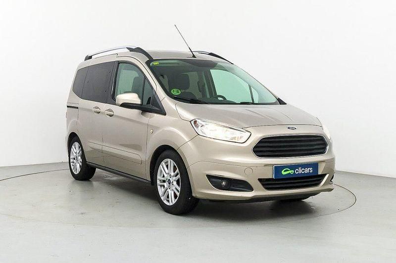 Usado Ford Tourneo Courier Titanium 100 CV (73 kW) 2018 Beige Monovolumen