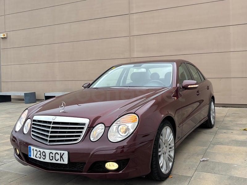 Usado Mercedes E220 Avantgarde 170 CV (125 kW) 2008 Granate Berlina