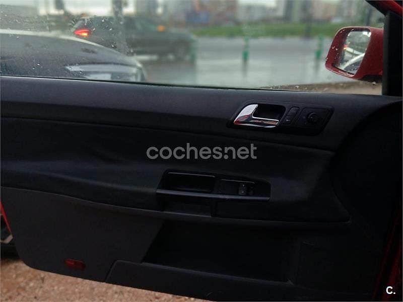 Usado VW Polo Trendline 75 CV (55 kW) 2003 Rojo Berlina