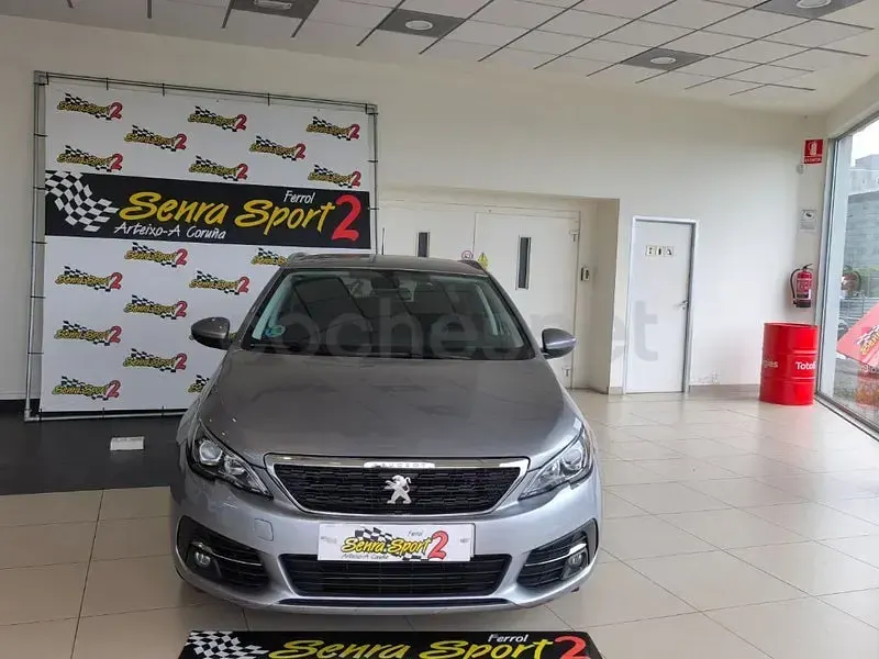 Usado Peugeot 308 SW Style 130 CV (95 kW) 2021 Gris / plata Familiar