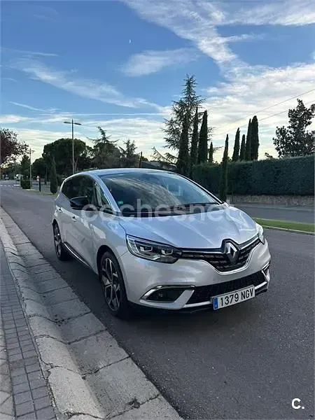 Usado Renault Grand Scénic IV Zen 140 CV (102 kW) 2023 Gris / plata Monovolumen