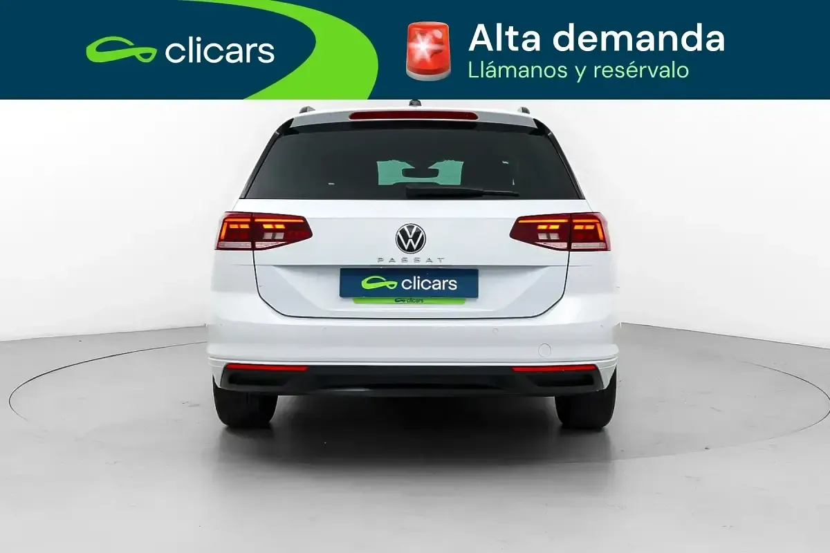 Usado VW Passat Executive 122 CV (89 kW) 2023 Blanco Familiar