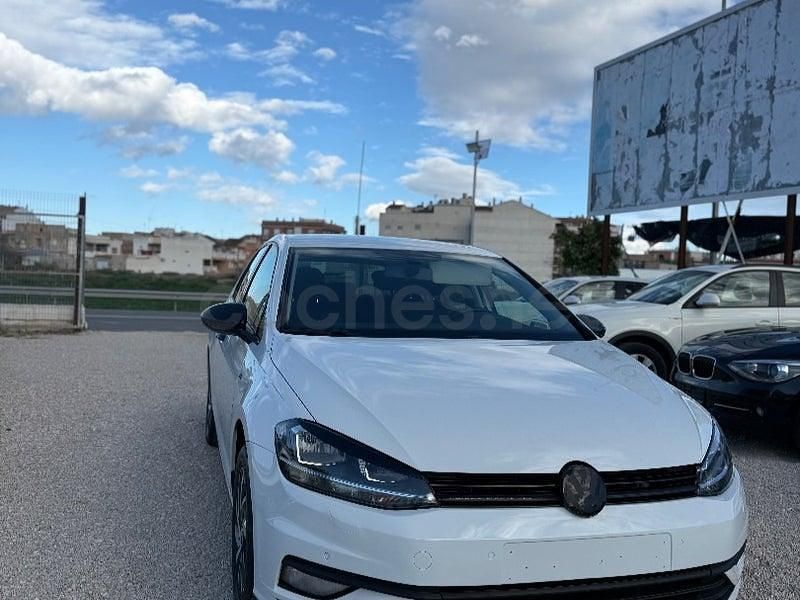 Usado VW Golf VII Advance 150 CV (110 kW) 2018 Blanco Berlina