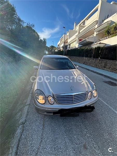 Usado Mercedes E270 Elegance 170 CV (125 kW) 2003 Beige Berlina