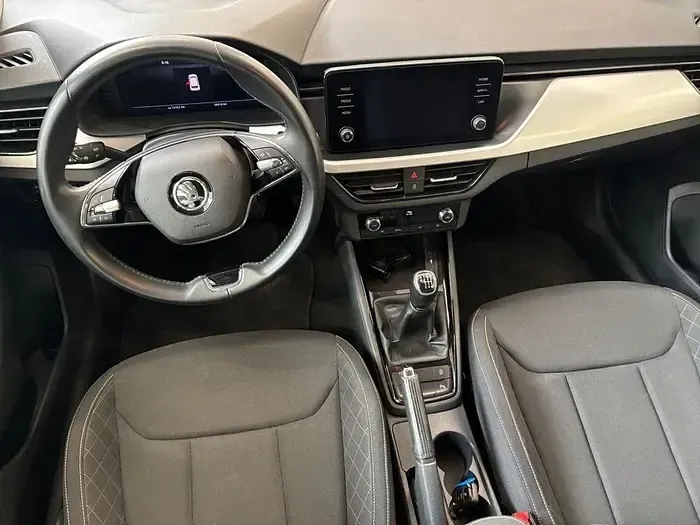 Usado Skoda Kamiq Ambition 110 CV (80 kW) 2022 Azul SUV