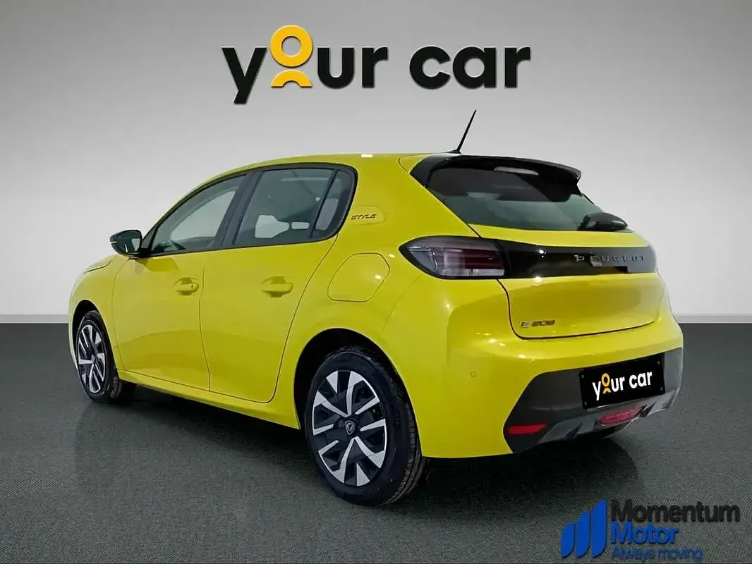 Usado Peugeot e-208 Style 114 kW (156 CV) 2026 Amarillo Utilitario