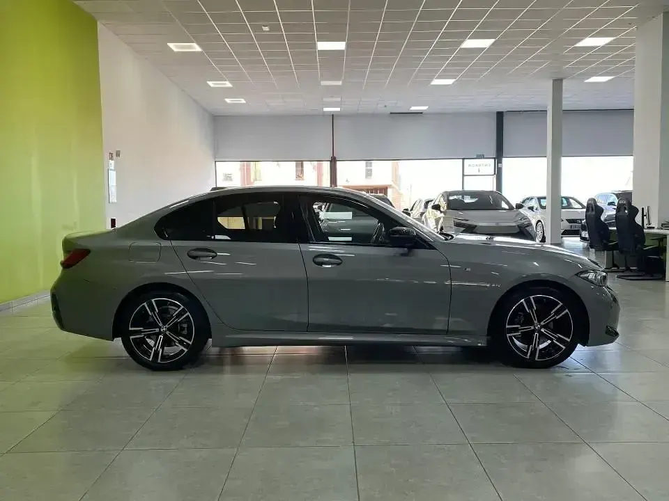 Usado BMW 318 M Sport 150 CV (110 kW) 2025 Gris Berlina