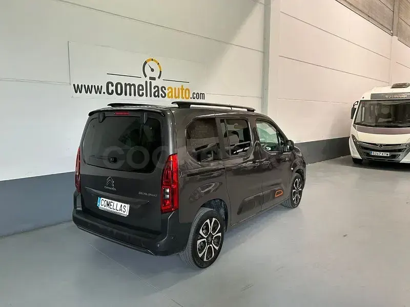 Usado Citroën e-Berlingo Shine 102 CV (75 kW) 2021 Gris / plata Monovolumen