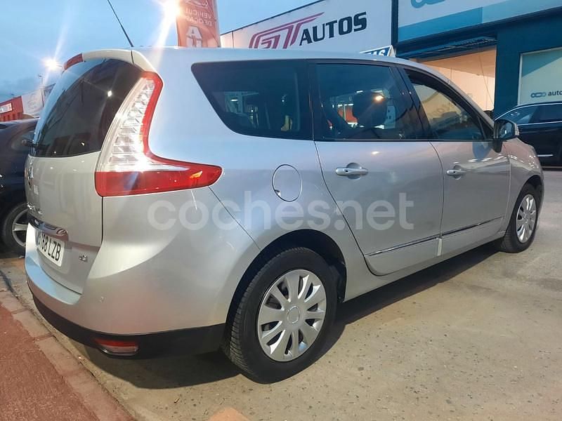 Usado Renault Grand Scénic III Bose Edition 130 CV (95 kW) 2015 Gris / plata Monovolumen