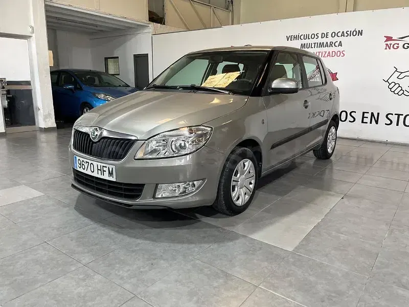 Usado Skoda Fabia 60 CV (44 kW) 2011 Beige Berlina