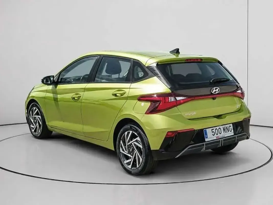 Usado Hyundai i20 101 CV (74 kW) 2024 Verde Utilitario