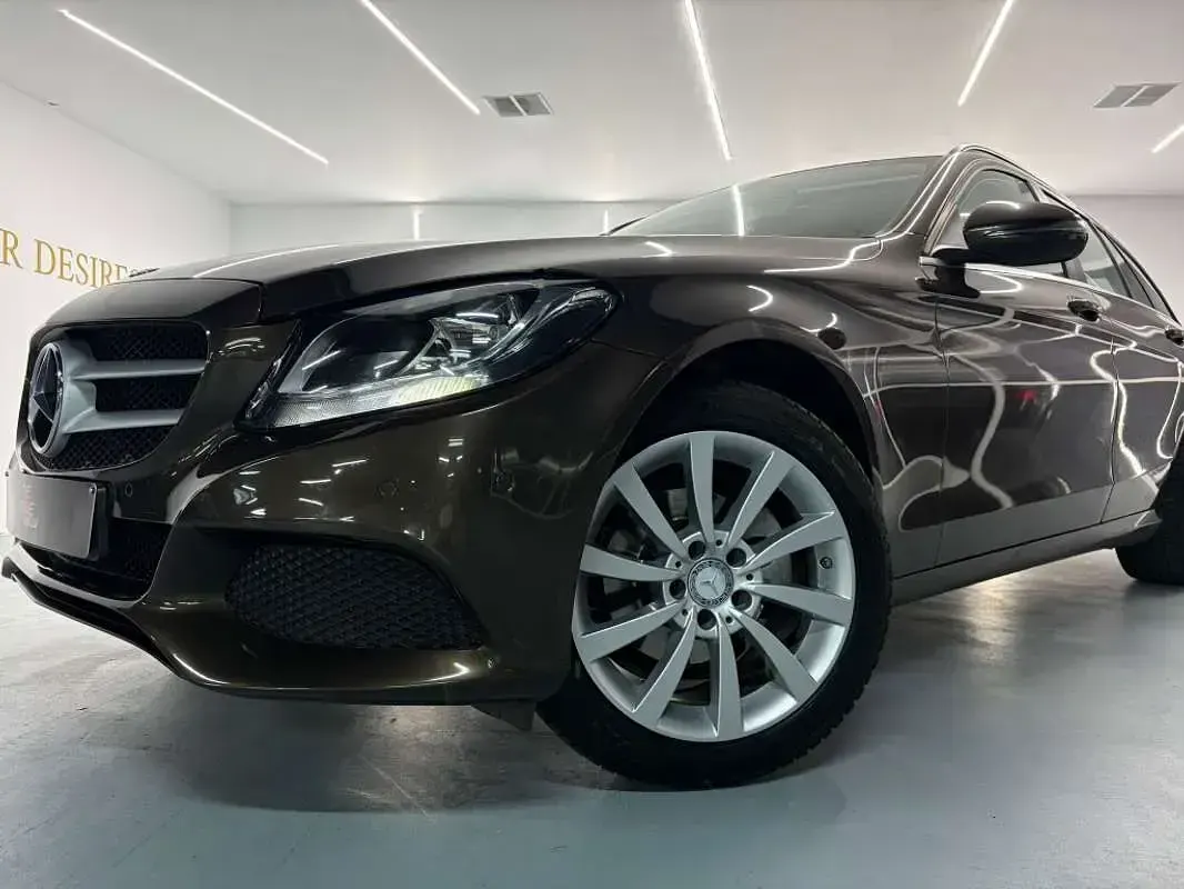 Usado Mercedes C180 116 CV (85 kW) 2017 Marrón Berlina