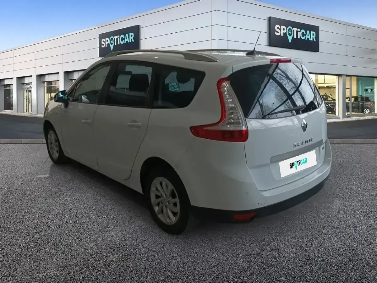 Usado Renault Scénic LIMITED 110 CV (80 kW) 2016 Blanco Monovolumen