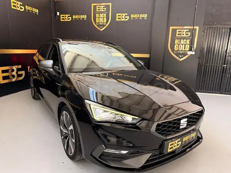 Usado Seat Leon FR 150 CV (110 kW) 2022 Negro Familiar