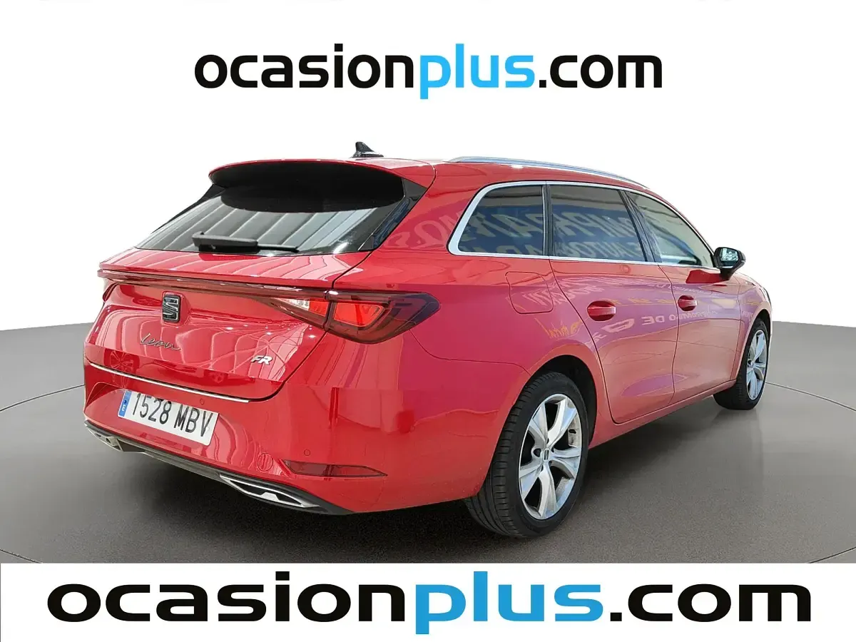 Usado Seat Leon FR 130 CV (95 kW) 2022 Rojo Monovolumen