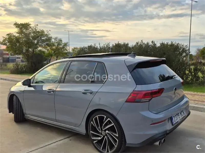Usado VW Golf VIII R-line 150 CV (110 kW) 2023 Gris / plata Berlina