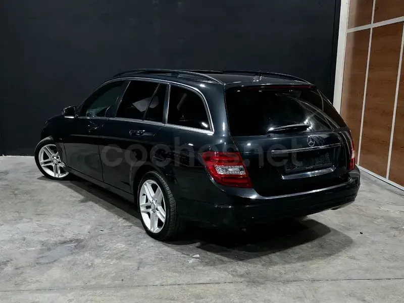 Usado Mercedes C200 136 CV (100 kW) 2012 Azul Familiar