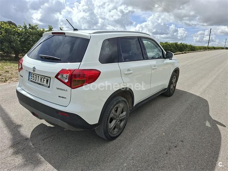 Usado Suzuki Vitara 120 CV (88 kW) 2017 Blanco SUV