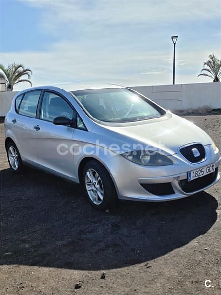 Usado Seat Altea Reference 102 CV (75 kW) 2007 Azul Monovolumen