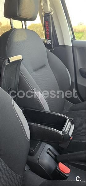 Usado Peugeot 208 Style 82 CV (60 kW) 2016 Negro Utilitario